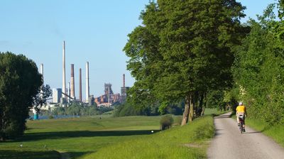 Wir nähern uns dem letzten aktiven Stahlwerk des Ruhrgebietes, das flächenmäßig sogar das größte Europas ist